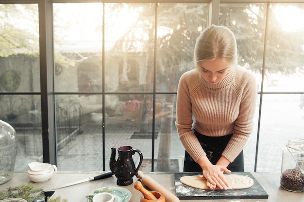 Cocinar entre bastidores de la preparación del convite navideño