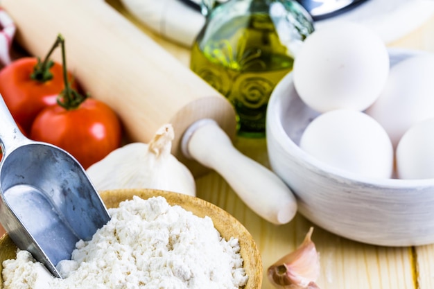 Foto cocinar espaguetis orgánicos para la cena.