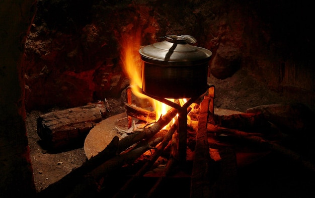 cocinar con fuego de leña