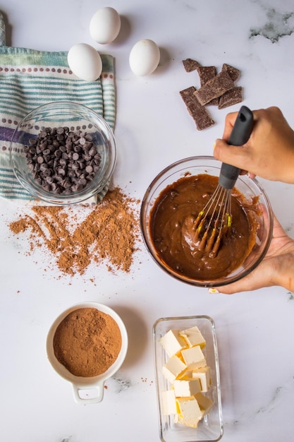 Foto cocinar galletas de chocolate con materia prima