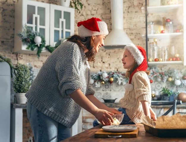 Cocinar galletas navideñas