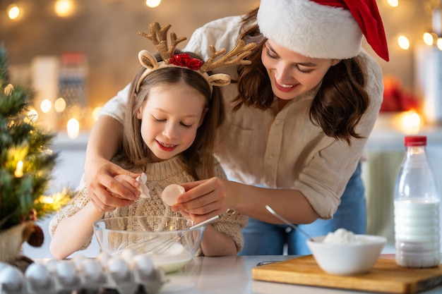 Cocinar galletas navideñas