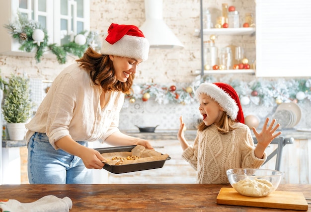 Cocinar galletas navideñas