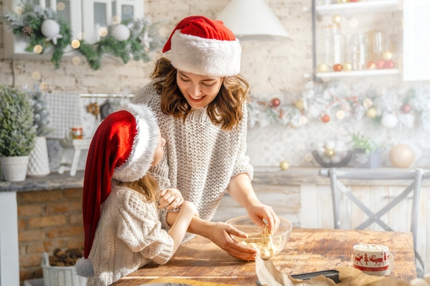 Cocinar galletas navideñas