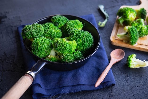 Cocinar verduras frescas de brócoli Alimentos saludables