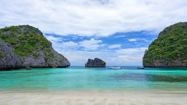 Cock Burn Island y el hermoso mar