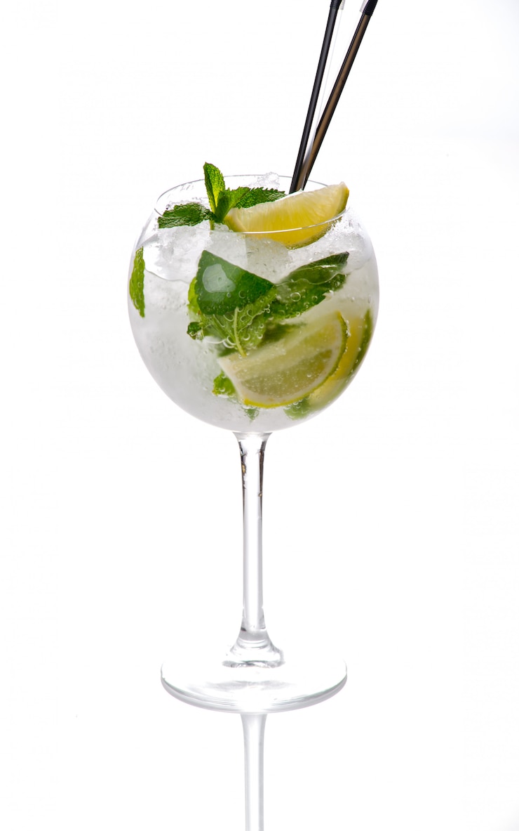 Foto cocktail bonito e delicioso em um copo