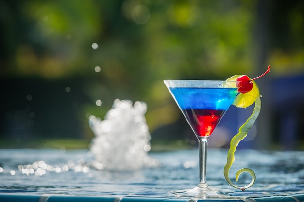 Foto cocktail. cocktails mit einer tollen atmosphäre