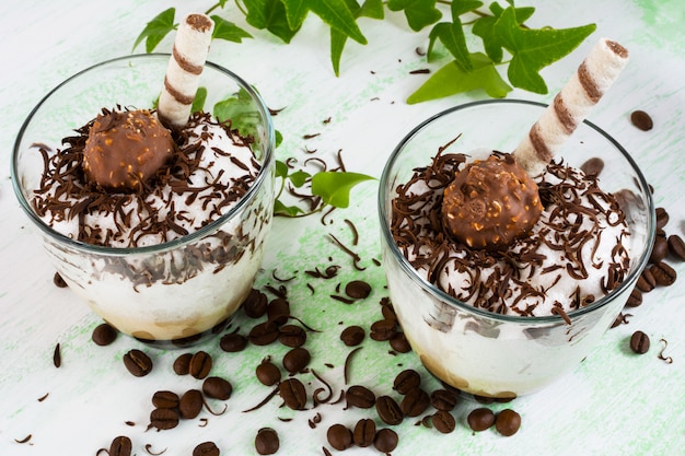 Cocktail de chocolate com creme e cacau