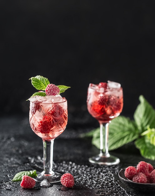 Cocktail de framboesa fresca. copo de mojito de framboesa