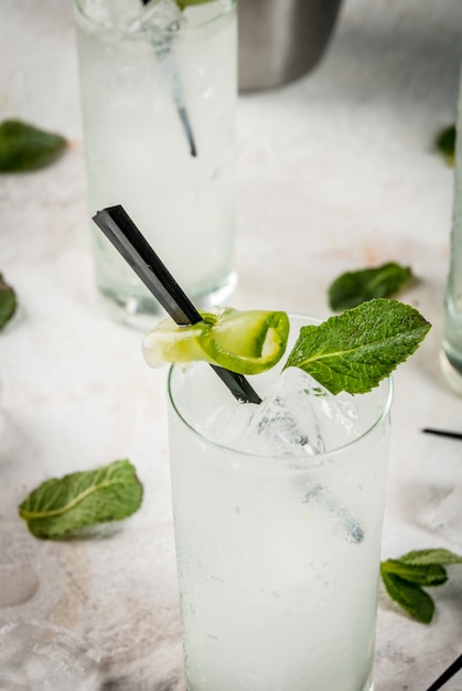 Foto cocktail de gin e tónico de pepino
