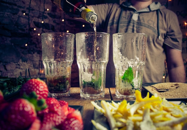 Foto cocktail de mojito bar