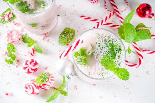 Cocktail de mojito de cana de doces de Natal