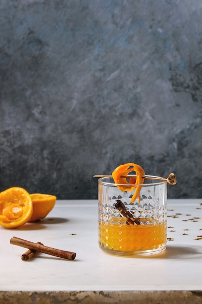 Cocktail de uísque laranja