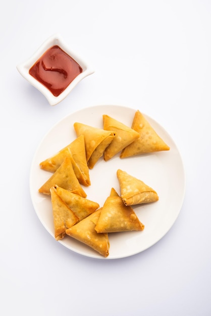 Cocktail Mini Triangle Samosa aus Patti oder Strip, beliebter hausgemachter Snack aus Indien