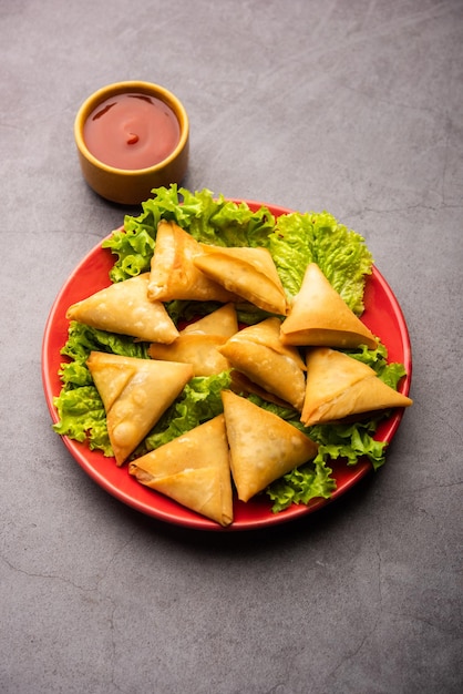 Cocktail Mini Triangle Samosa aus Patti oder Strip, beliebter hausgemachter Snack aus Indien