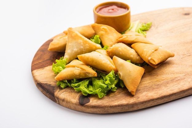 Cocktail Mini Triangle Samosa aus Patti oder Strip, beliebter hausgemachter Snack aus Indien