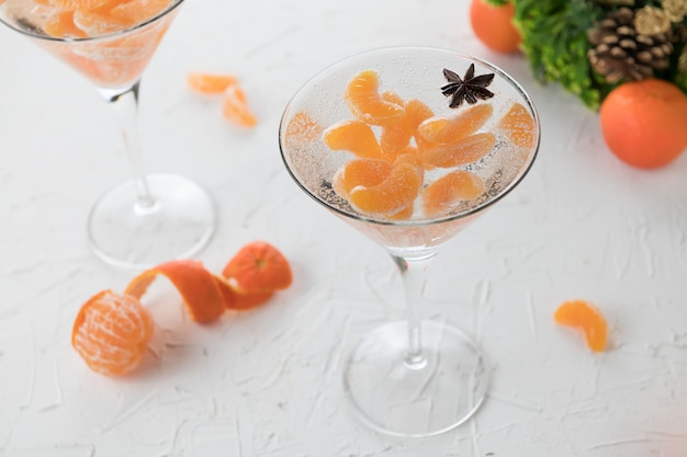 Cocktail mit frischer Mandarine