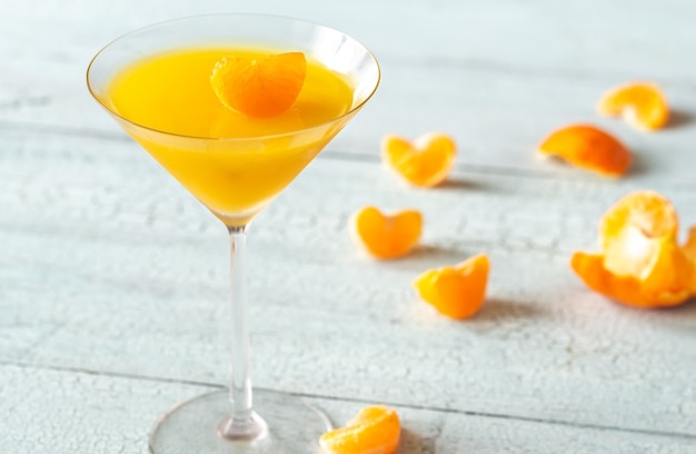 Cocktailglas mit Orangengelee-Dessert