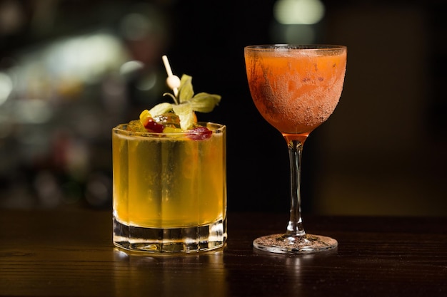 Cocktails aus alkoholischen Getränken