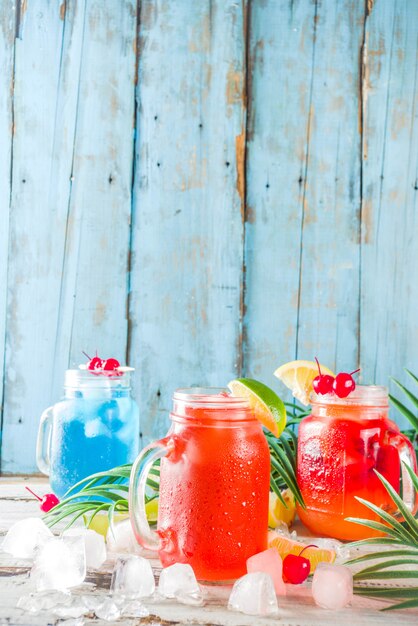 Cocktails tropicais de verão