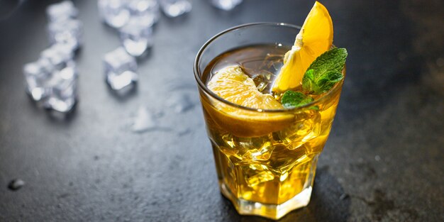 cóctel bebida bebida alcohólica vidrio transparente cubito de hielo