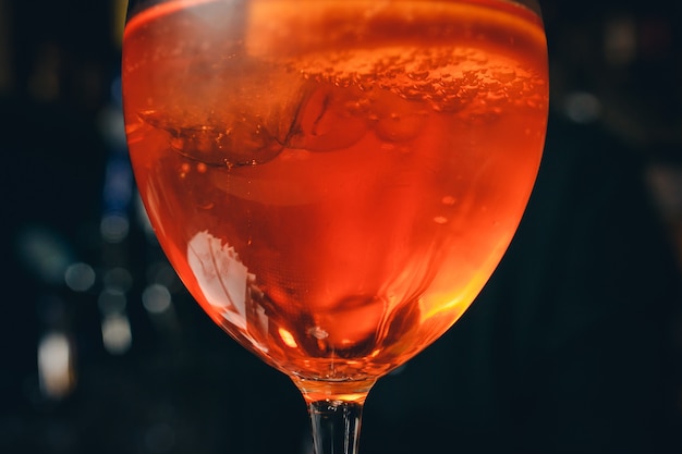 Cóctel clásico italiano de Aperol Spritz