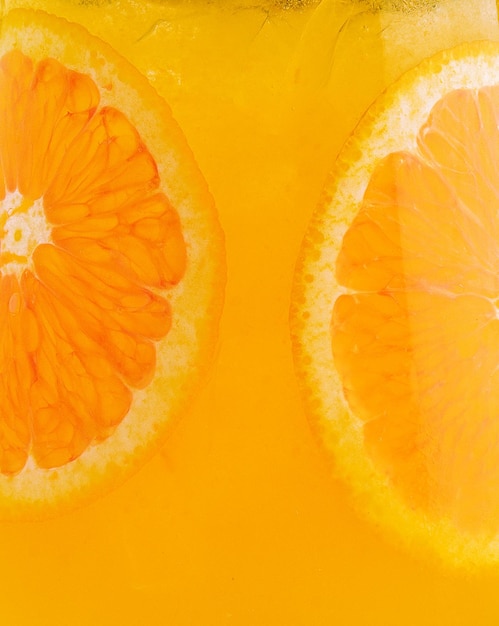 Cóctel clásico de mimosas de verano con jugo de naranja