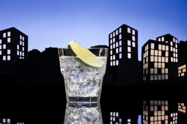 Foto el cóctel metropolis gin tonic