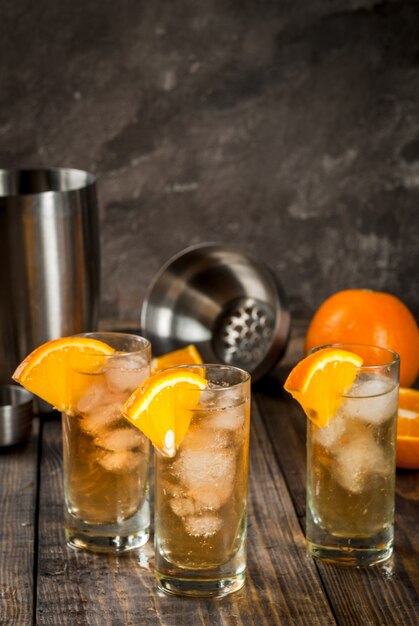 Cóctel de naranja y vodka alcohólica