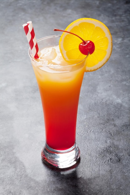 Cóctel Tequila Sunrise