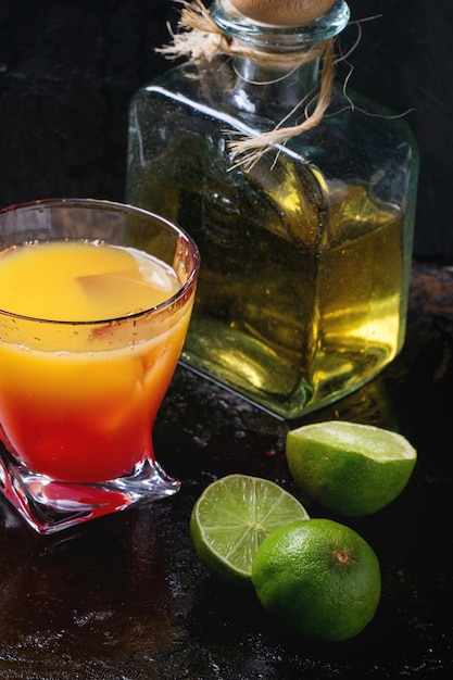 Cóctel tequila sunrise