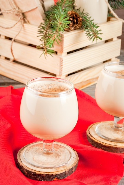 Cóctel tradicional de navidad. Crema irlandesa, cola de mono