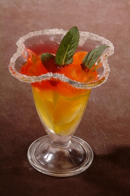 coctel en un vaso de fruta