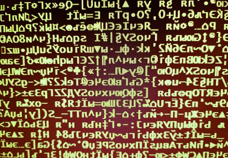 Foto código de hacker marrón en el fondo de la ilustración de la consola de visualización
