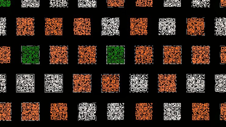 Foto códigos qr coloridos sobre fondo negro animación filas de códigos se mueven como una serpiente muchos códigos qr se mueven