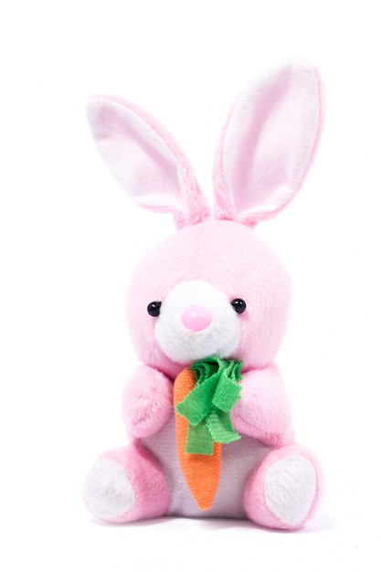 Foto coelho de pelúcia rosa com cenoura