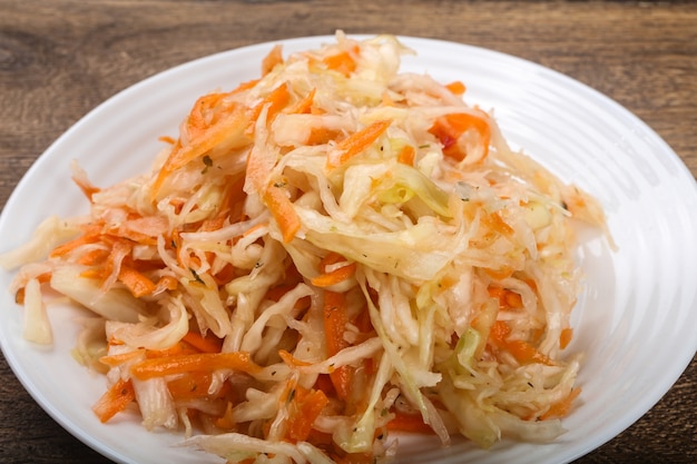 Col cruda en escabeche