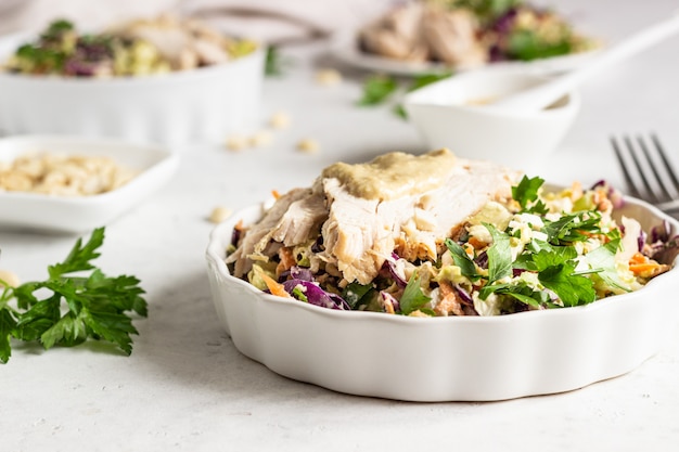 Col roja y china, ensalada de zanahoria con pavo asado