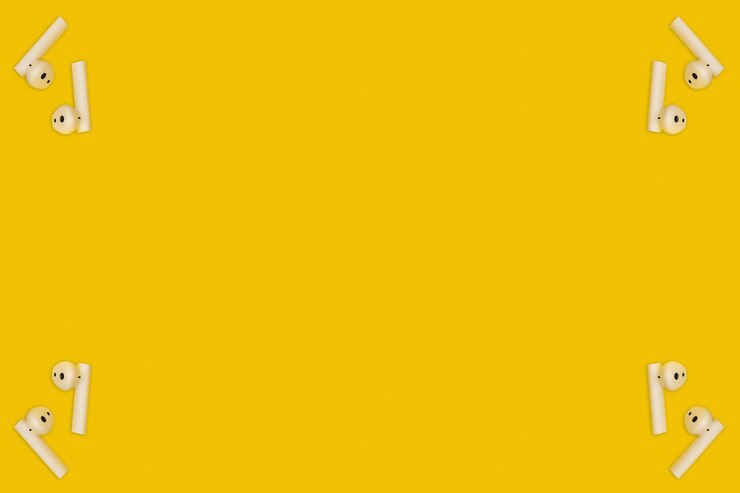 Foto colagem com fones de ouvido sem fio brancos em fundo amarelo