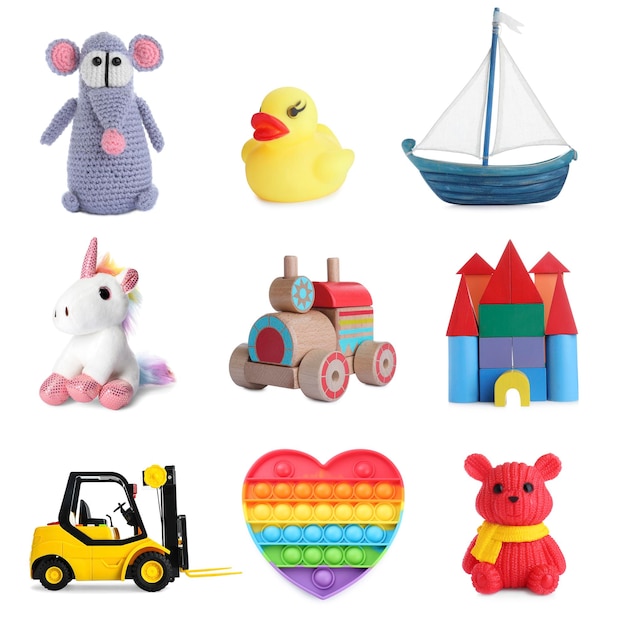 Colagem com muitos brinquedos diferentes em fundo branco