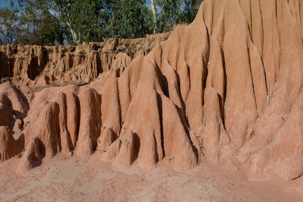 colapso del suelo o colapso de la arcilla concepto de imagen natural