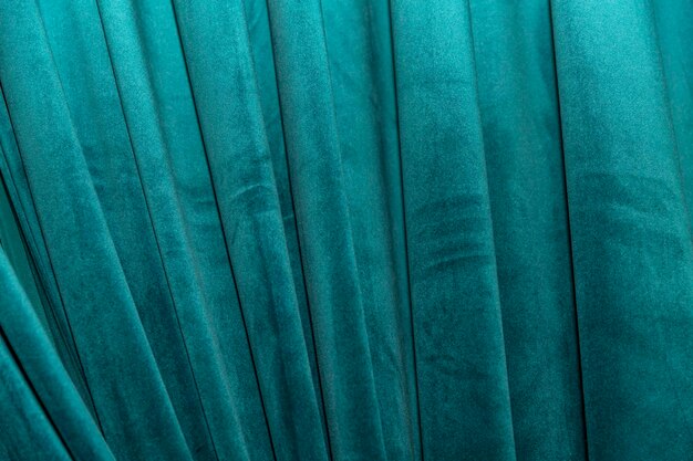 Colas suaves de una cortina de terciopelo turquesa Decoración y diseño de interiores Espacio para texto