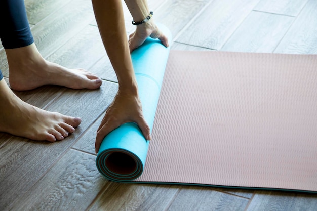 colchoneta de yoga retorcida