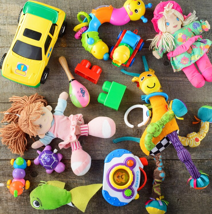 Foto coleção de brinquedos em fundo de madeira