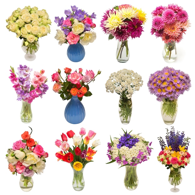 Coleção de lindas flores de buquês em vasos isolados no fundo branco. Postura plana, vista superior