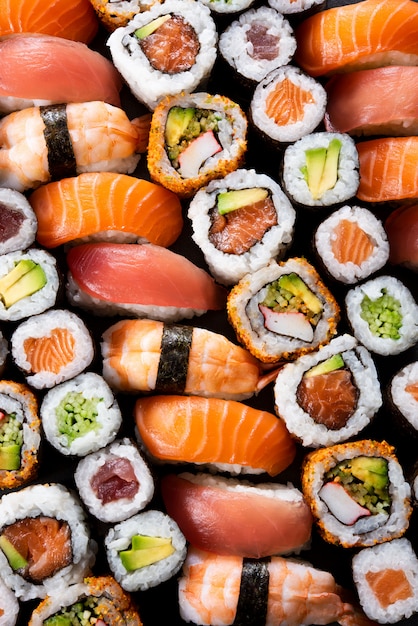 Foto coleção de sushi japonês