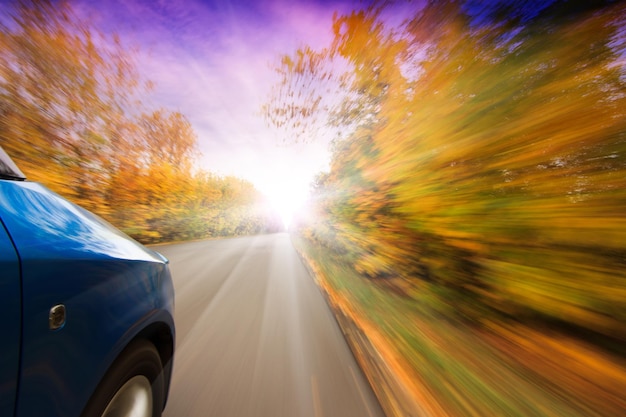 Coleção de velocidade do carro de outono dourado bonito