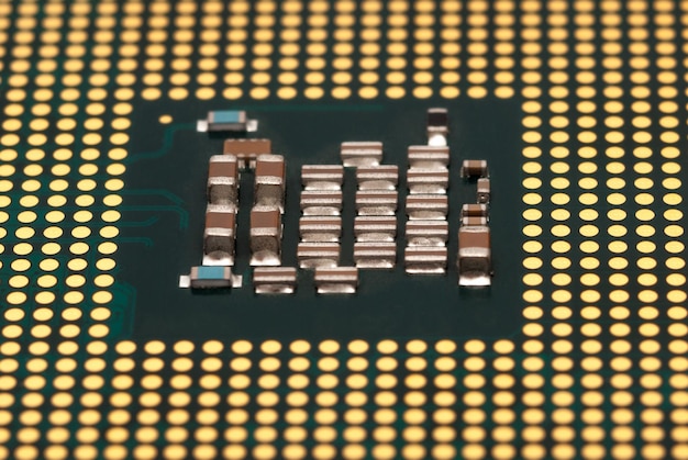 Coleção eletrônica chip do processador do computador cpu do lado inferior isolado no fundo branco