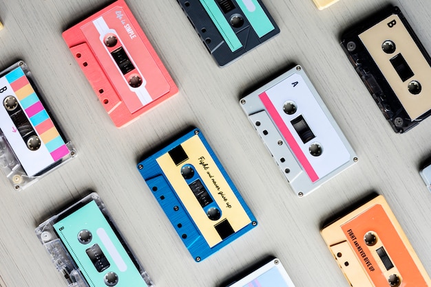 Colección de cassettes de audio retro de música de los años 80.